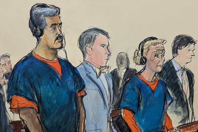 LA JUSTICE DES USA AVOUE QUE LES ACCUSATIONS CONTRE MADURO SONT FANTAISISTES 🇻🇪😱

Lors de la 1ere audience du procès politique contre le président vénézuélien et sa femme, Nicolas Maduro a fixé l'assistance et a souhaiter "une très bonne année" a tout le monde. THREAD 1/6