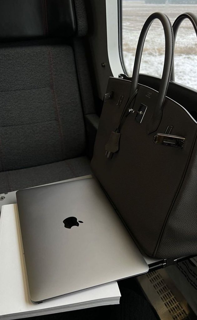 ~auline~ tweet media