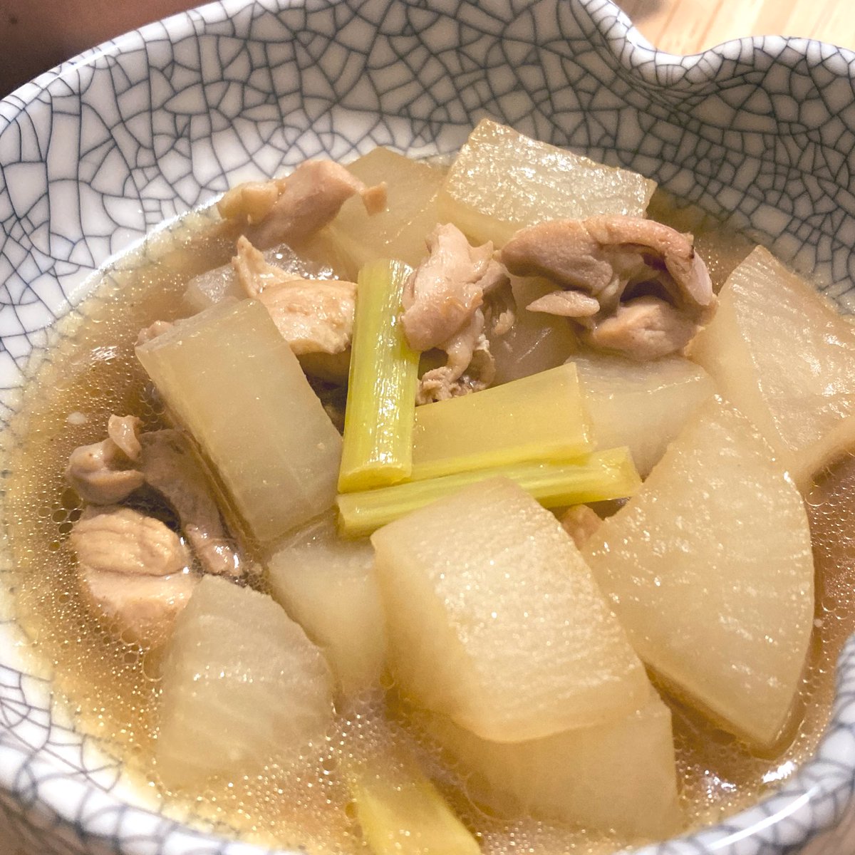 andosample's tweet image. 鶏大根、煮汁まで美味しいから飲める薄さにして、謎のスープになりました🥣
🤤滋養…