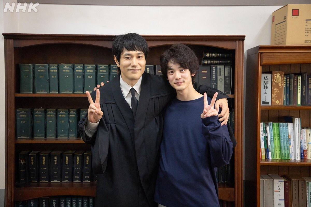 nhk_dramas's tweet photo. ドラマ10【#テミスの不確かな法廷】⚖️

早速みなさんにテミスの余韻にひたっていただきたく、大量のオフショット写真をアルバムに追加しておきました。
https://t.co/VQgLrBGgTc

#松山ケンイチ
#鳴海唯
#小林虎之介
#遠藤憲一 https://t.co/QG3XAToTLx