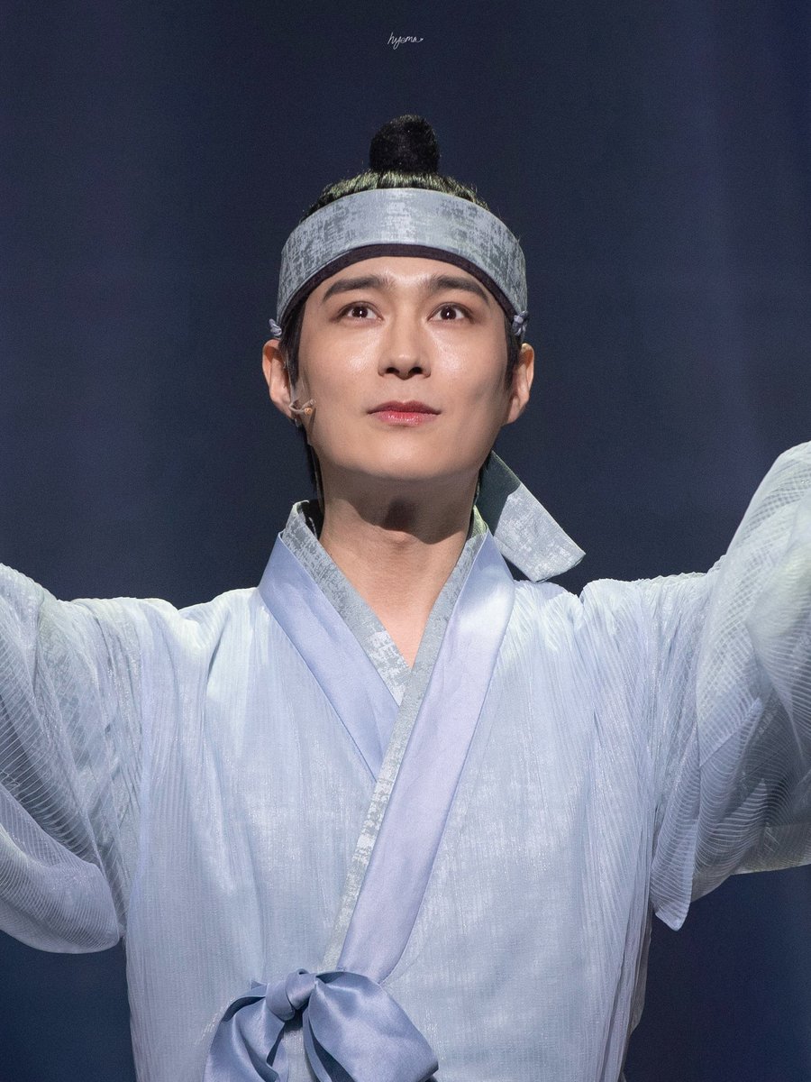 26.01.06 한복입은남자 커튼콜데이

영실|강배 役 전동석

#전동석