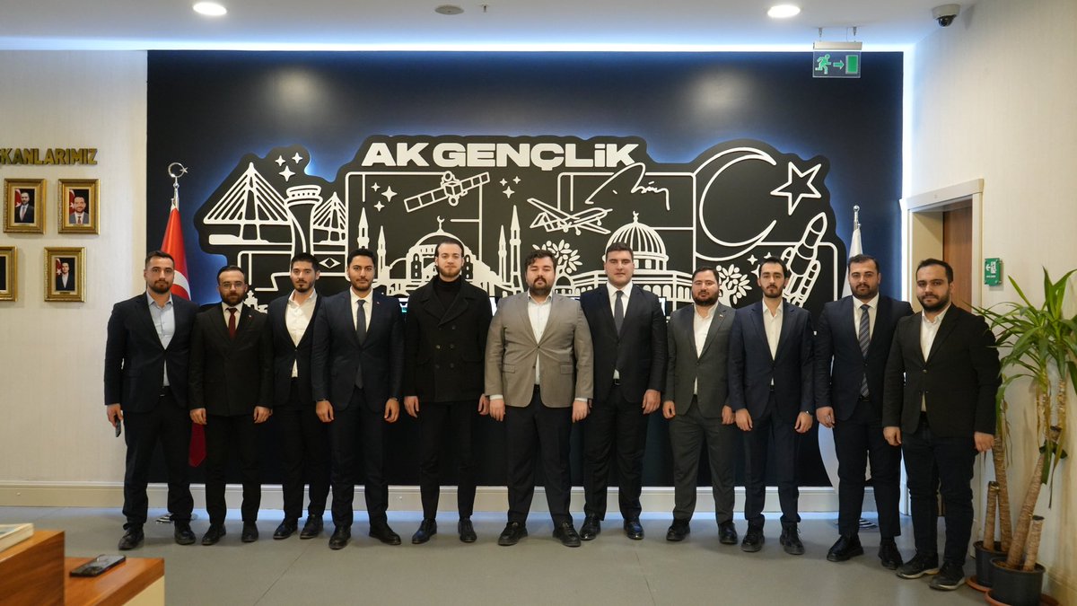 Yeni Seçmen Başkanımız Sn. <a href="/tkutluay64/">Tolunay Kutluay</a> başkanlığında komisyon toplantımızı gerçekleştirdik. 

Önümüzdeki Süreçte Yeni Seçmenlerle buluşacağımız etkinlikleri, programları ve birbirinden özel buluşmaları planladık. 🚀

<a href="/avyusufibis/">Yusuf İBİŞ</a> 
<a href="/tkutluay64/">Tolunay Kutluay</a> 
@akgenclikgm