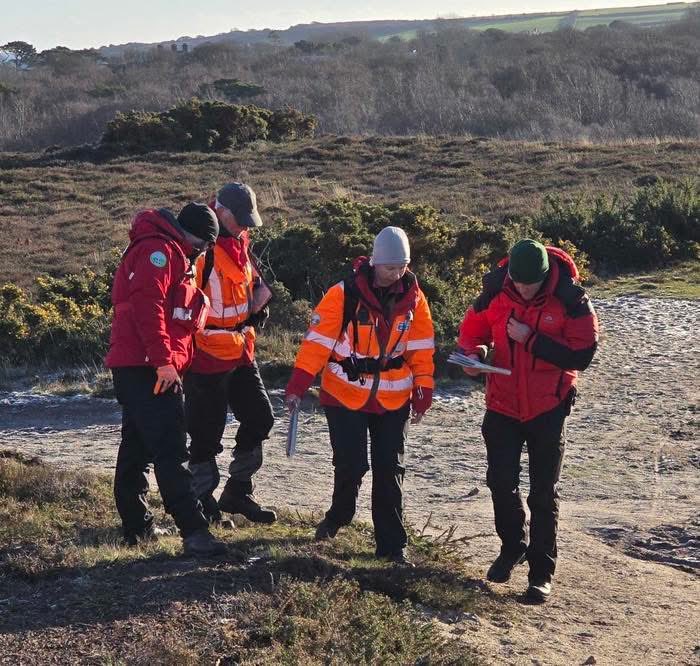 OfficialDorSAR's tweet image. Over the weekend some of our volunteers went to #Studland in freezing conditions for some navigation training. 

These are really important to aid our team when searching for high risk vulnerable people in #Dorset