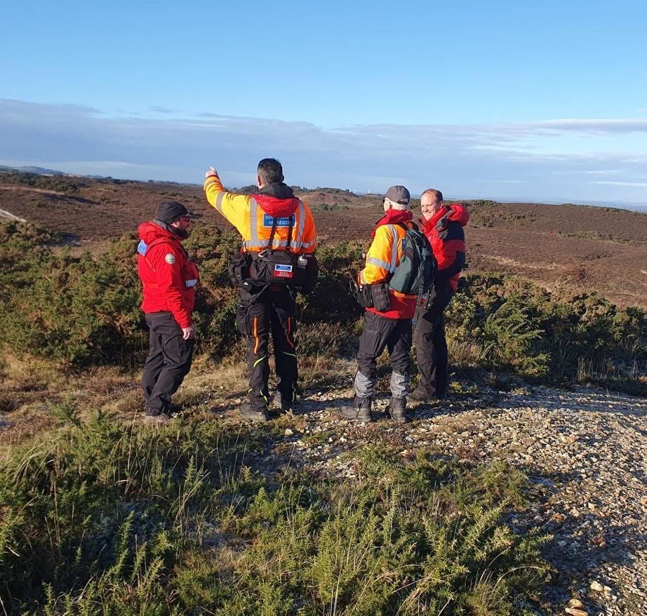 OfficialDorSAR's tweet image. Over the weekend some of our volunteers went to #Studland in freezing conditions for some navigation training. 

These are really important to aid our team when searching for high risk vulnerable people in #Dorset