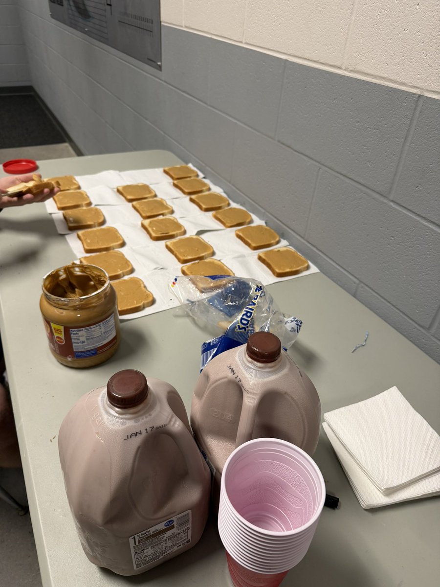 JaredRCook's tweet image. Work. Compete. Eat. 😤

Earn the right to win in January. Breakfast club in full swing!!

 #CLAW #CREEKSIDE @PCHSfriscoFB