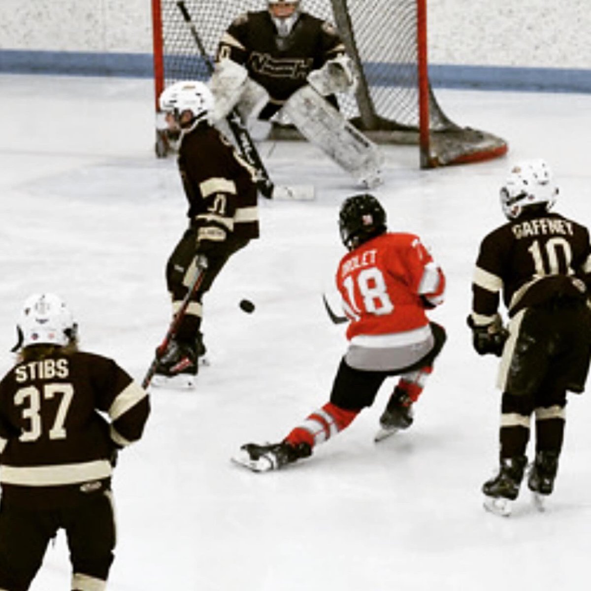 newenglandwolv1's tweet image. Some great December pics from Tim Muller of our Wolves Youth Teams.  December was one of our strongest months as both 12U and 10U went on lengthy wins streaks.
Development pays off as teams improve each month ❤️ #newolves