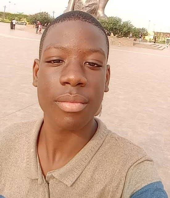 actualites229's tweet image. 🚨🆘AVIS DE RECHERCHE – DISPARITION INQUIÉTANTE🚨🆘🆘

Il est recherché dans l'intérêt de sa famille Le jeune Yanis Amory YACOUBOU, (15 ans ), élève en Classe de 1ère F4, porté disparu.
Il a quitté le domicile familial ce lundi 5 Janvier 2026 pour l’école et n’est toujours pas de