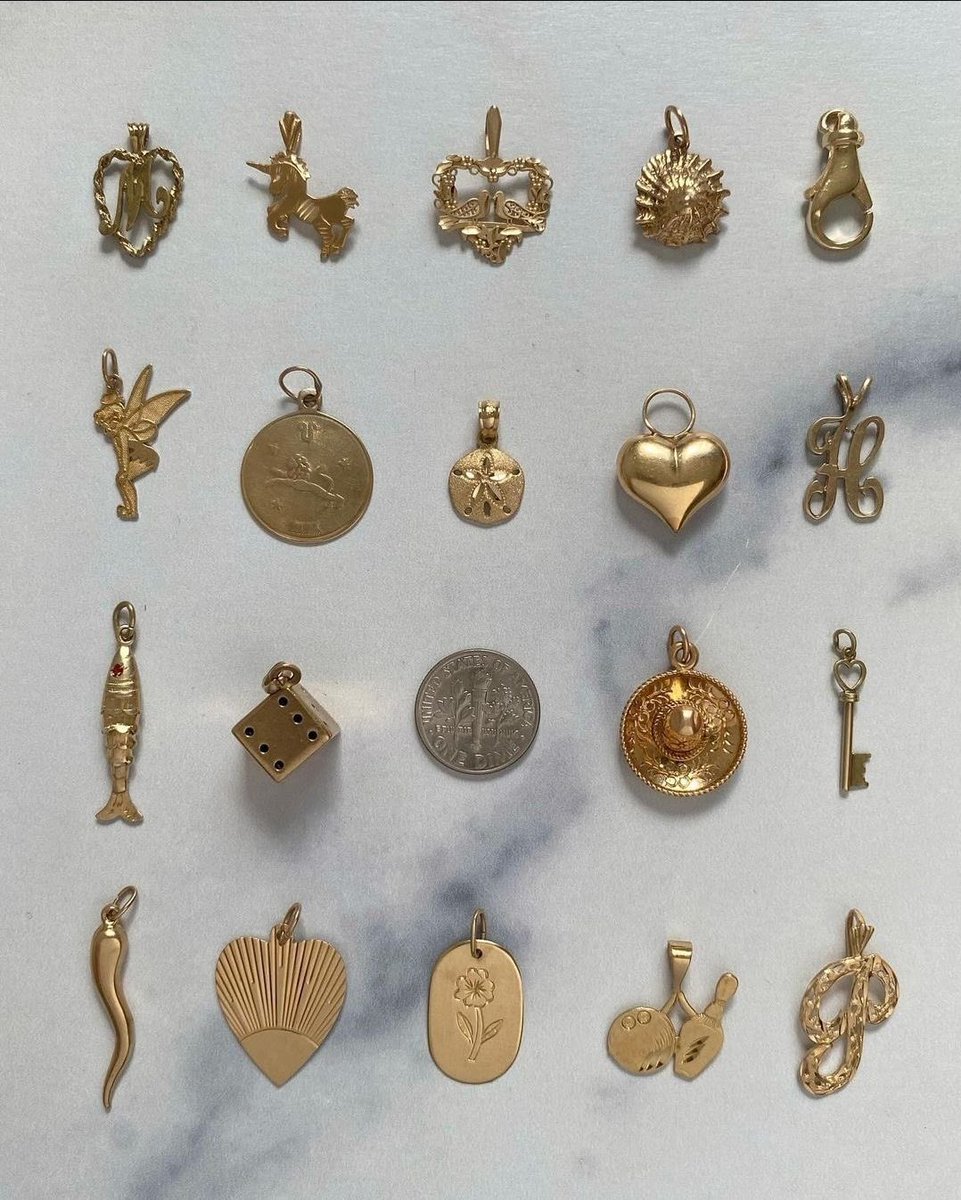 azleeにヴィンテージチャームも合わせてつけたらきっと可愛いよね