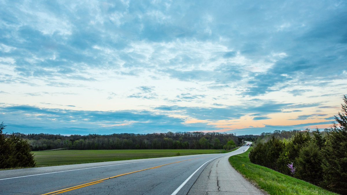 MoDOT's tweet image. Missouri’s scenic routes are calling! 🌄
What’s your favorite drive in the Show-Me State? Drop it below! 👇
#ExploreMO #ScenicRoute