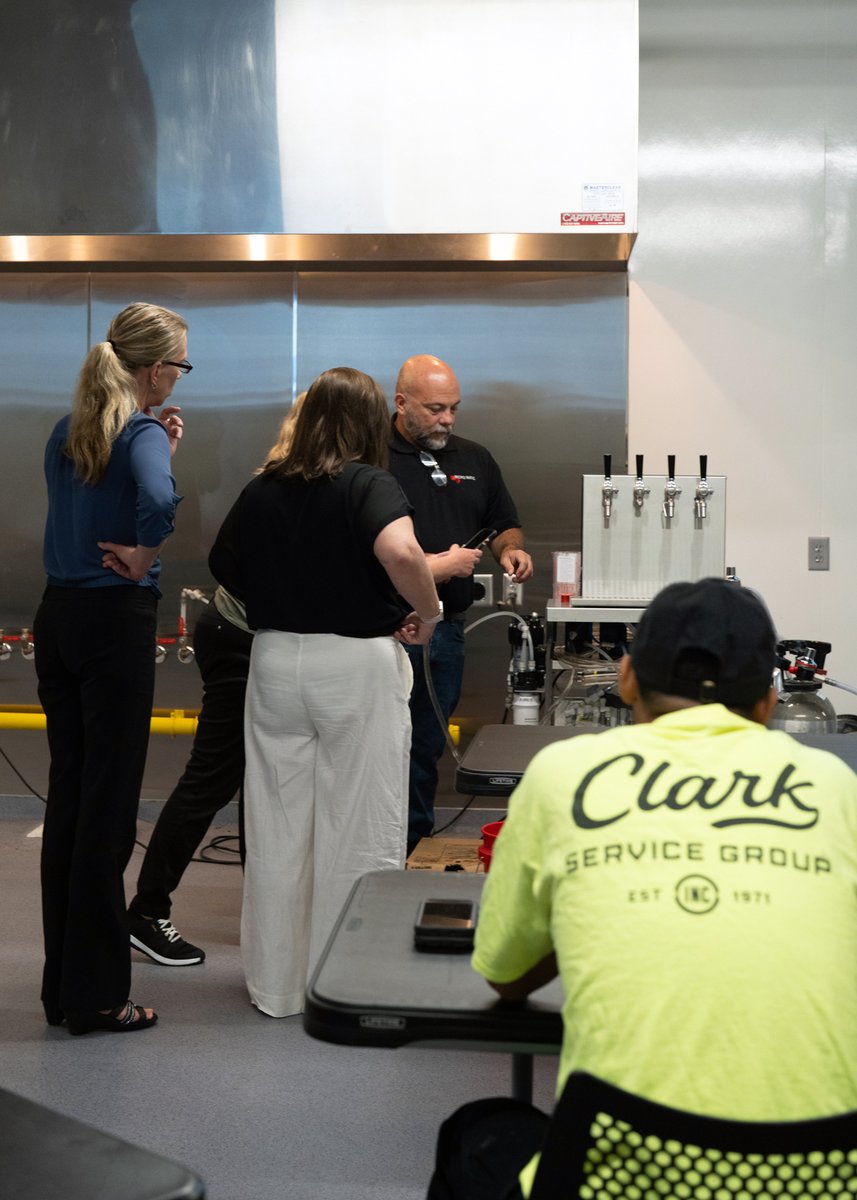 ClarkServiceGrp's tweet photo. Great hands-on training session focused on a custom soda tower design for one of our customers. Huge thanks to the @MicroMatic team for leading an in-depth walkthrough alongside the end user. 💪 https://t.co/scfqsq9UGP