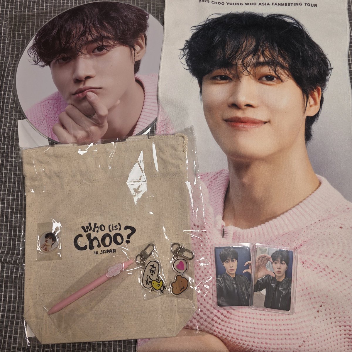 luv_cu_'s tweet image. #RT #추영우
추영우 &amp;lt;일본 팬미팅 굿즈&amp;gt; 나눔이벤트
인스스에 박제(?)된 성덕이 된 기쁨을 나누고자 이 글을 RT 해주시면 추첨을 통해 후추 한 분께 사진 속 영우 일본 팬미팅 굿즈를 보내드릴게요🫶 

💫1/11 당발, 국내거주자 한정(배송비는 제가!)