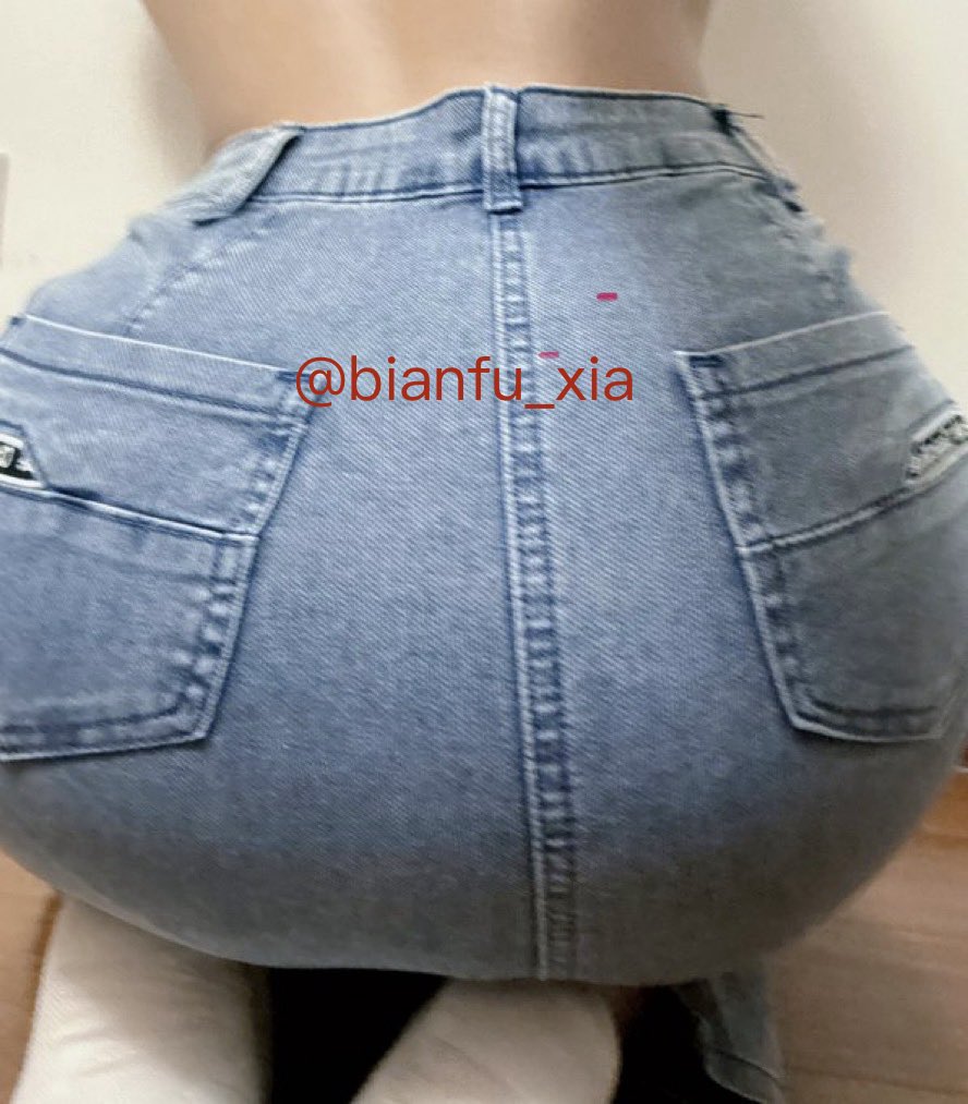 臀大腰细的女高约顶，广州的高质量顶友在哪里，直接评论，女主会看的 #顶友 #公交顶臀 #地铁顶臀 #地铁痴汉 #反差 #骚货 #御姐 #广州