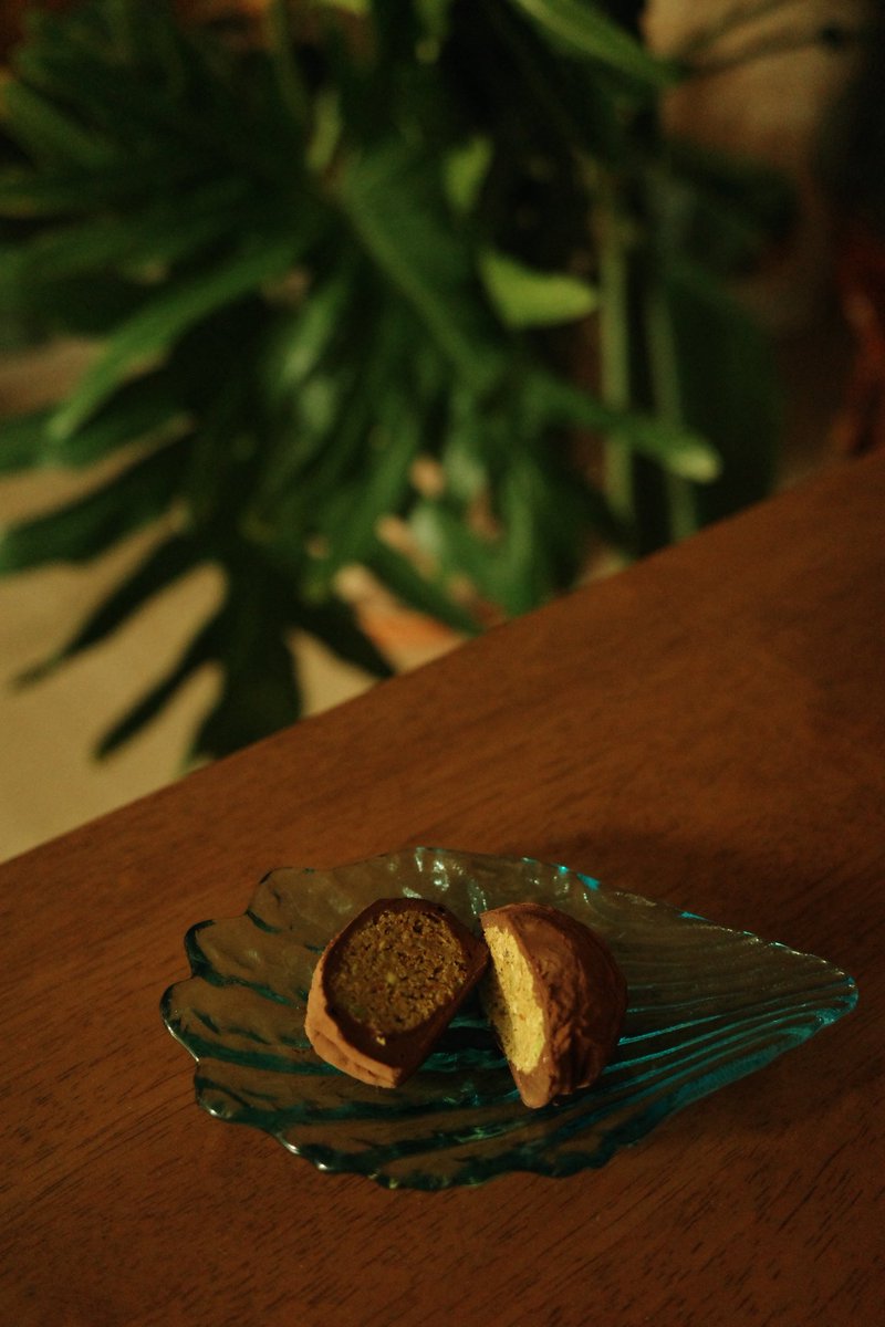 션쫀쿠라는 아이 먹어본 두쫀쿠중 1위로 임명합니다
사진 컨셉 : 바다에서 건져올린 보물중의 보물 흑진주