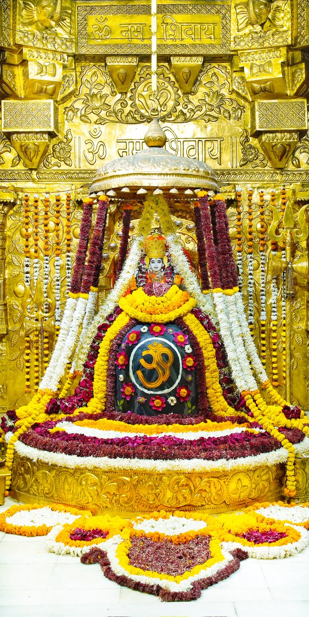 श्री सोमनाथ महादेव मंदिर,
प्रथम ज्योतिर्लिंग - गुजरात (सौराष्ट्र)
दिनांकः 06 जनवरी  2026, पौष कृष्ण तृतीया - मंगलवार
सायं शृंगार
01267079
#somnath #mahadev #shivji
#bhakti #somnathlivedarshan #SomnathTempleOfficial