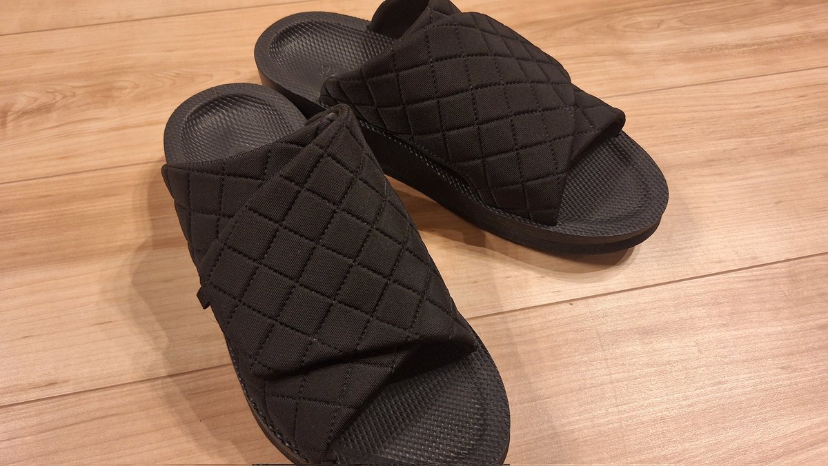 iwazi9999's tweet image. 今年は一年良好なコンディションを維持するためにお金をかけてみようと思いまして！
第一段は #SIDAS のルームシューズ #UTIPPA だ！
ソールが足裏にフィットして正しい姿勢がキープされるのか安物のスリッパで家事してた時より明らかに身体が楽だ！
つーか今まで家事で足腰痛くなってたのどうなんだ！