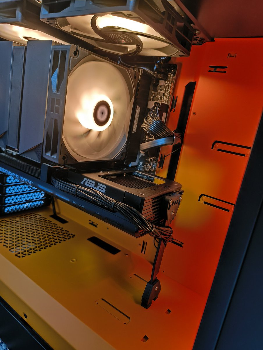 フラクタルデザインのPOP Air オレンジ:) CPU : intel i5 14600kf M/B