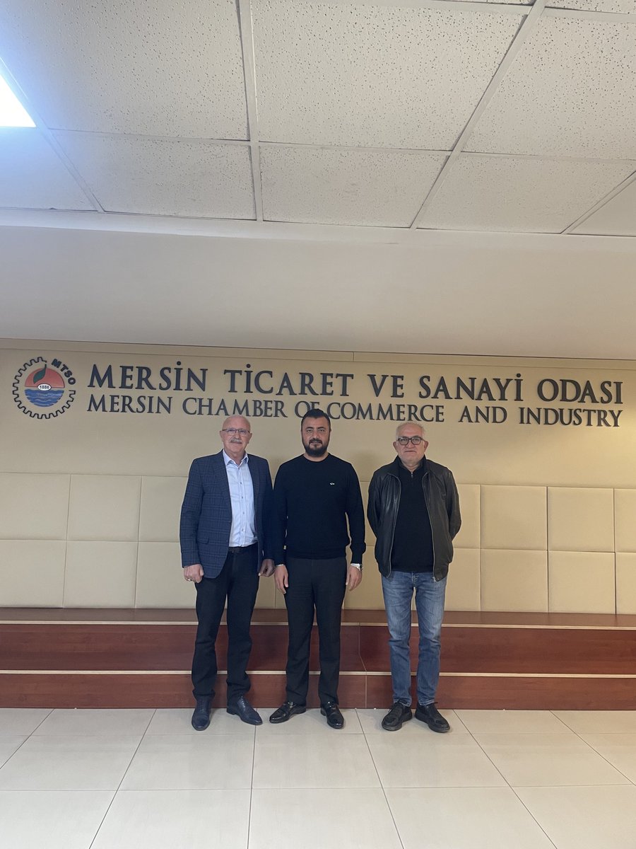 Mersin Tic ve San Odası Yön Krl Sayman Üyesi Sn Alpay Seyhan’ı ziyaret ederek,İnşaat Müt Komite Toplantısı’na katıldım.Sektörümüzün güncel sorunlarını, beklentilerini ve çözüm yollarını istişare ettik.
sektörümüzün daha güçlü yarınlar adına görüş ve katkılarımızı paylaştık.