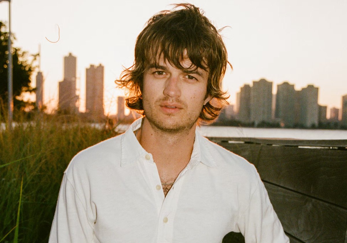 ‘End of Beginning’ by Djo (Joe Keery) has now spent a full week at #1 on the Global Spotify chart.