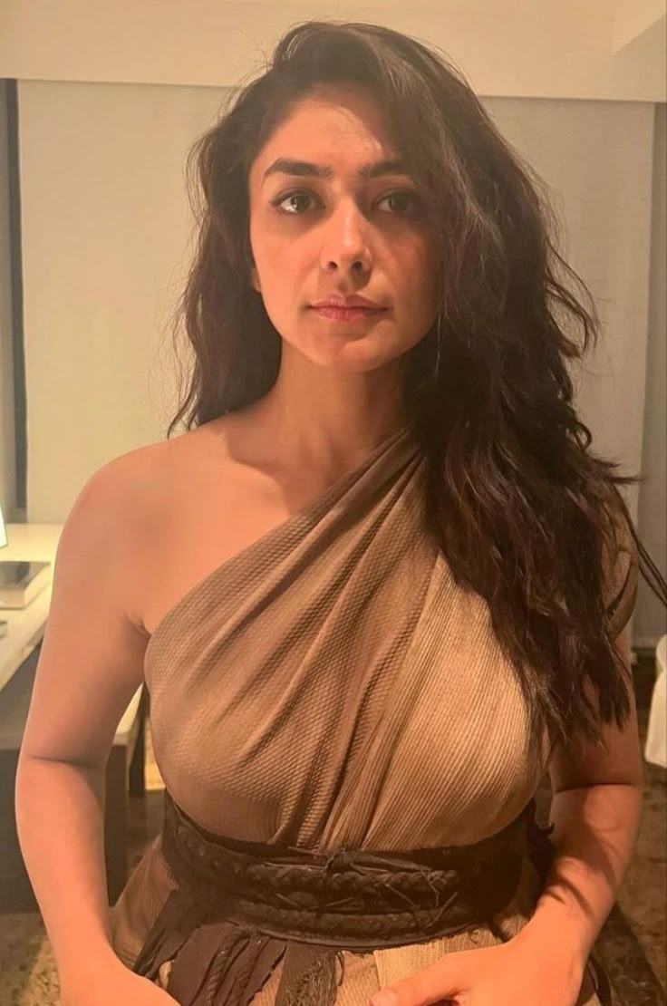 Mrunal Thakur Commentary tweet media