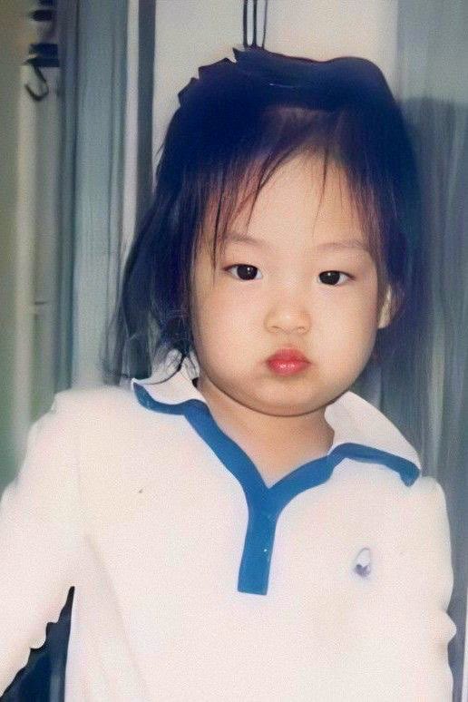 JENNIE                                                               ᵇᵃᵇʸ ⁿⁱⁿⁱ