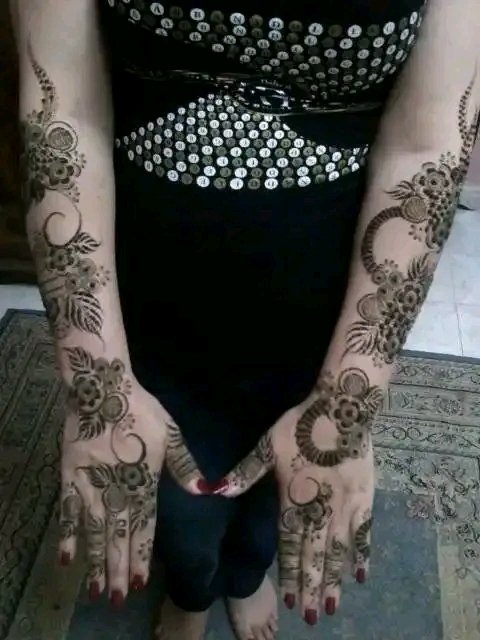 هاي  احبابي اشلوووونكم 
🌷🫶🏻🥰🥰💚