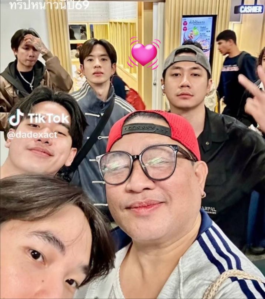 เราผู้ไม่เคยบนบานอะไร แต่วันนี้นึกคึก เอ่ยไปว่า ถ้ามีภาพคู่จะโอน แล้วไงล่ะ มาทันใจเลย ก็โอนสิคะ 😆😆😆 ภาพต่อชีวิต 🐶🐱 ขอบคุณพี่แด๊ด 😊🙏🏼
#แจมฟิล์ม #JamFilm
#แจมรชตะ
#ฟิล์มธนภัทร