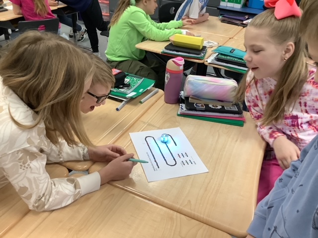 FTEF's tweet image. Fort Thomas schools are among the best but only 33% of funding comes from the state. Your gift bridges the gap and fuels innovation for every student.
Join our Annual Appeal today and make an impact:
Donate Now loom.ly/Cgs_h6A 
#FTEF #AnnualAppeal