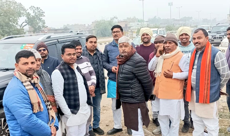 नव निर्वाचित प्रदेश अध्यक्ष श्री पंकज चौधरी जी के प्रथम जनपद आगमन से पूर्व स्वागत कार्यक्रम की अंतिम तैयारियों का निरीक्षण भाजपा जिलाध्यक्ष ओमप्रकाश राय जी और प्रभारी राकेश त्रिवेदी जी के साथ मऊ गाजीपुर सीमा पर स्थित हैदरगंज में उपस्थित रहा।