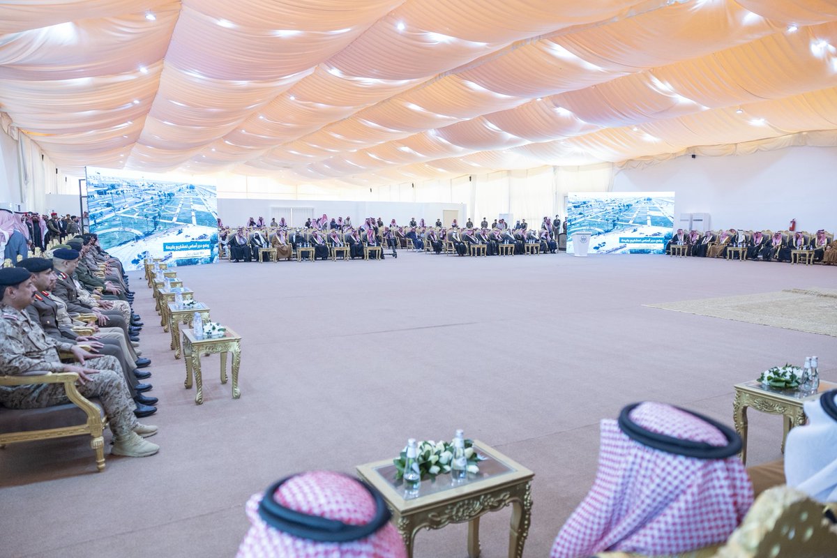 NorthborderSA's tweet photo. سمو #أمير_الحدود_الشمالية يستقبل أهالي رفحاء ويدشّن مشروعات تنموية وتعليمية بقيمة 262 مليون ريال .

https://t.co/I9QlXIKyuF https://t.co/njnyWkGrLd