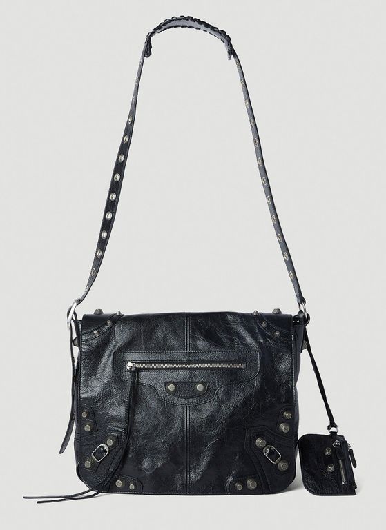 hoonienoona314's tweet image. branding matters