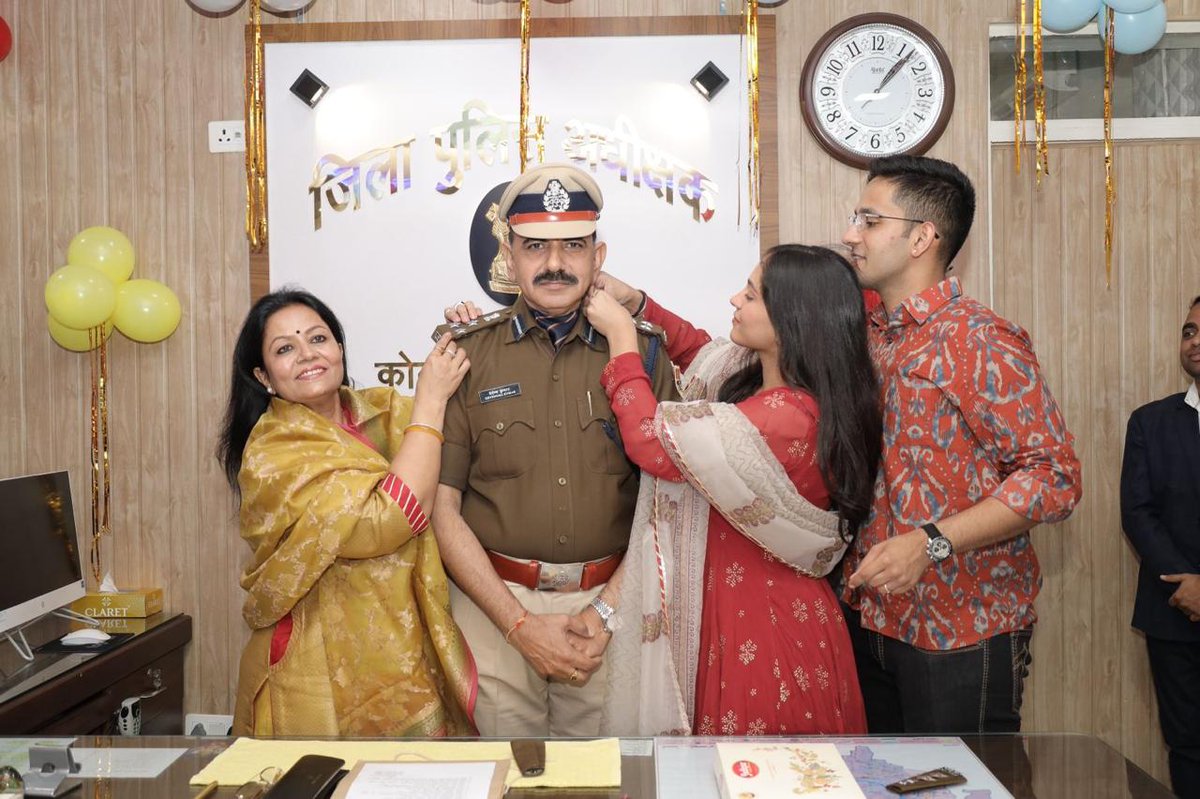 dkbipsraj's tweet photo. Piping ceremony by my family members on my promotion to the post of DIGP.
मेरी पदोन्नति पर प्रेषित बधाई एवं शुभकामनाओं के लिए आप सभी का आभार एवं धन्यवाद. 🙏😊 https://t.co/yoCpEePID4