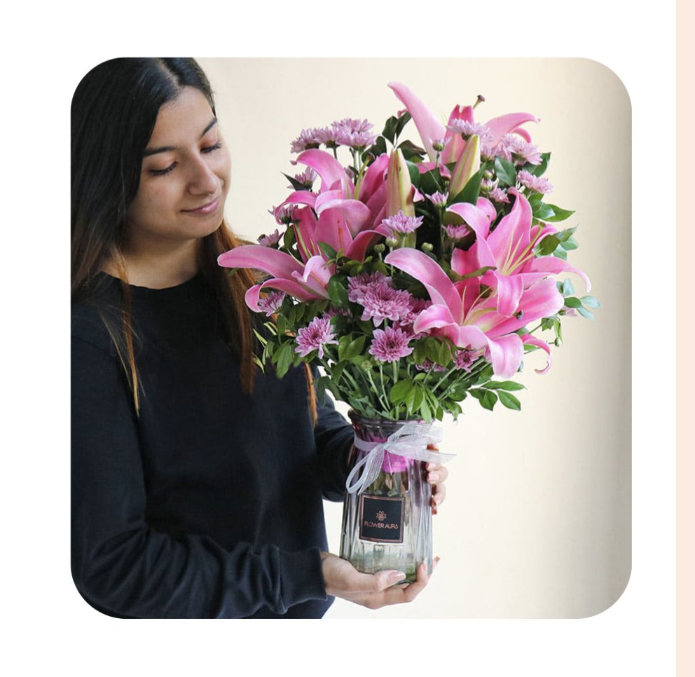 kayjay34350's tweet image. #FlowerAura
@Floweraura 
Ordered Lily &amp;amp; Celestial Daisy bouquet as per my order No. 9324673, see first two snaps,
they delivered a much scaled down version- snap-3.
WhattsApp interaction-snap-4. Why not refund or make correct delivery please?