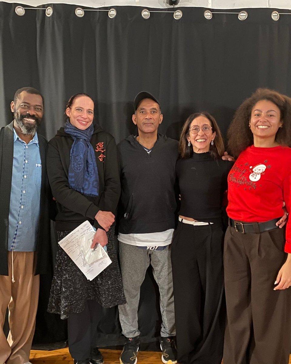 🤩✨ Bonne année 2026 ✨🤩
Toute l’équipe du Centre Chorégraphique James Carlès vous adresse ses meilleurs vœux 💖
2026 a été pensée autour du corps, de la transmission, de la rencontre et de l'excellence artistique.
Au plaisir de la partager avec vous 💃🏾
#BonneAnnée2026 #Danse