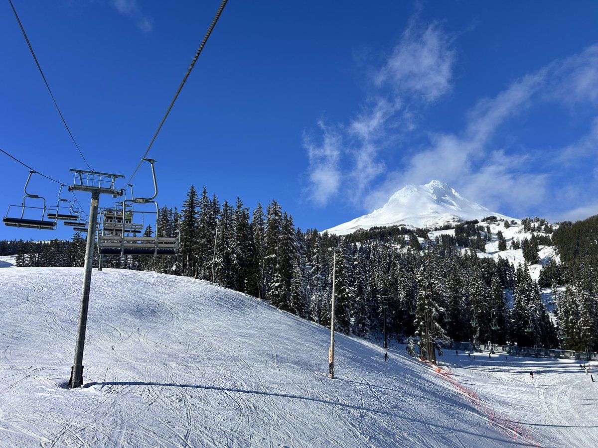 itsrosa_grace's tweet photo. first day up at the mountain this season was literally perfect ⛷️ https://t.co/CiKC5vn2MQ
