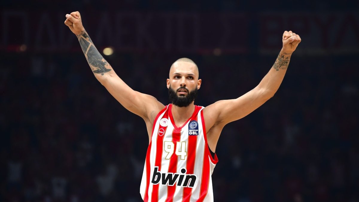 «Στα δικά μου μάτια ηγέτης είναι αυτός που θυσιάζεται για την ομάδα».
#OlympiacosBC