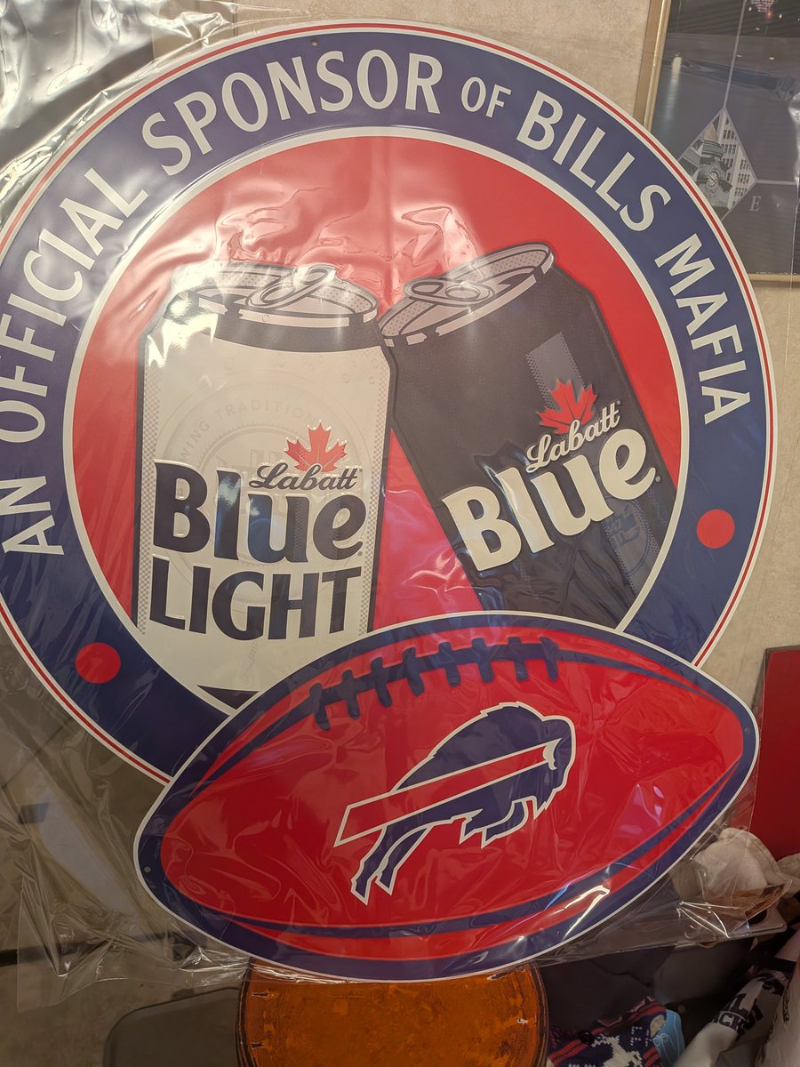 We're gonna do another giveaway this week at the playoff watch party. Everyone who shows up to Open Road Brewery will get a FREE ticket. We'll pick a winner at halftime and they'll get this sweet Labatts Mafia sign. Pats to show up! Go Bills!

#BillsMafia