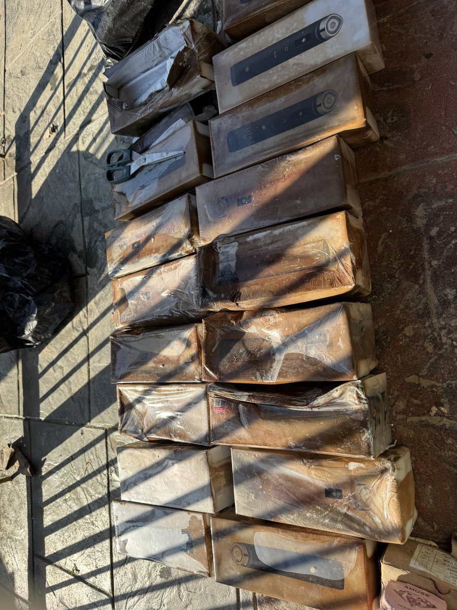 PupPeary_Shop's tweet image. ทิ้งหมดเกลี้ยงงง เสียหายมากกว่า 15 ล้านบาทหลังน้ำท่วมมา ไม่เคยนอนหลับสนิทเลย เป็นแพนิกกับเสียงฝนอีก

#น้ำท่วมหาดใหญ่ #น้ำท่วมหาดใหญ่2568