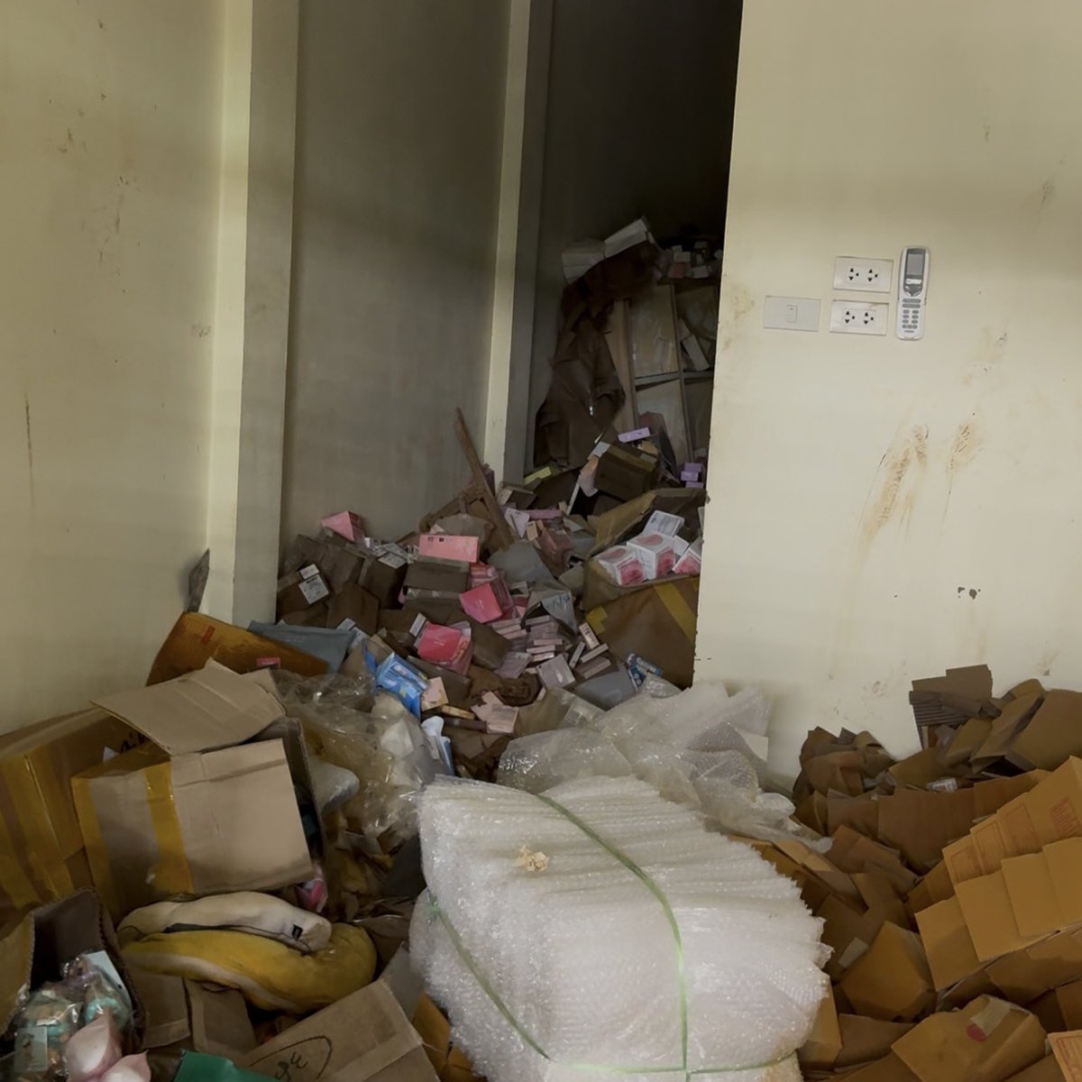 PupPeary_Shop's tweet image. ทิ้งหมดเกลี้ยงงง เสียหายมากกว่า 15 ล้านบาทหลังน้ำท่วมมา ไม่เคยนอนหลับสนิทเลย เป็นแพนิกกับเสียงฝนอีก

#น้ำท่วมหาดใหญ่ #น้ำท่วมหาดใหญ่2568