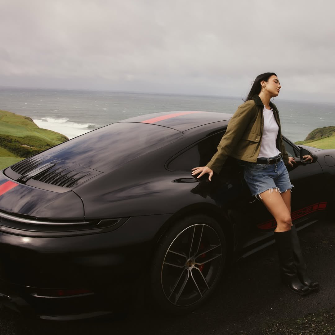 dualipacentral_'s tweet image. Dua Lipa x Porsche 🚥
