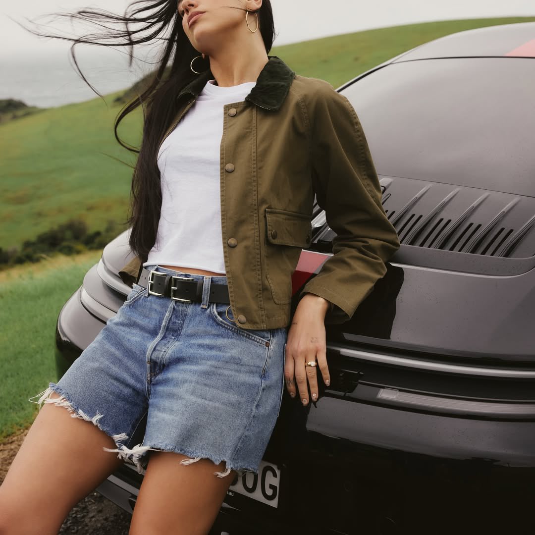 dualipacentral_'s tweet image. Dua Lipa x Porsche 🚥