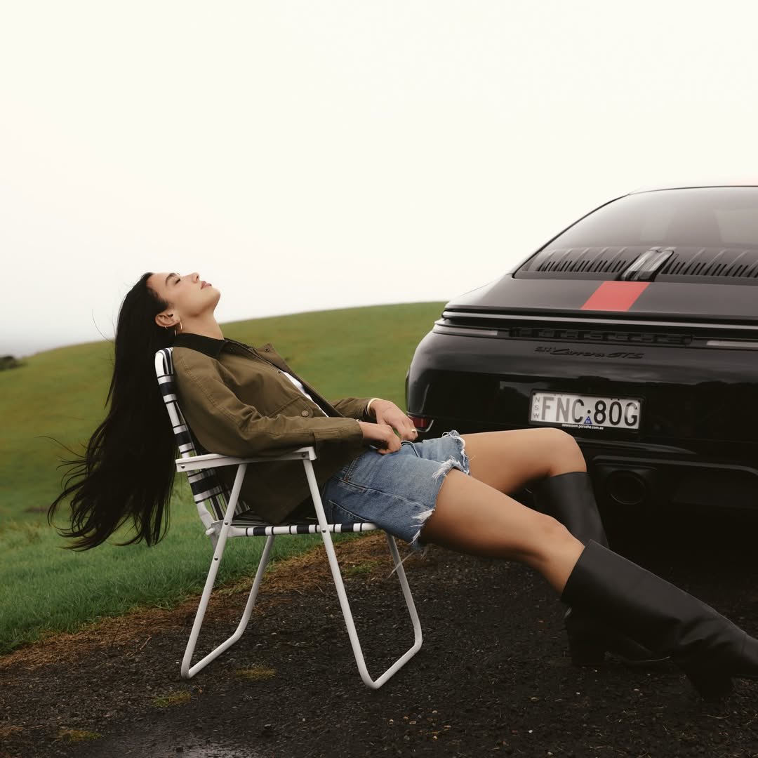 dualipacentral_'s tweet image. Dua Lipa x Porsche 🚥