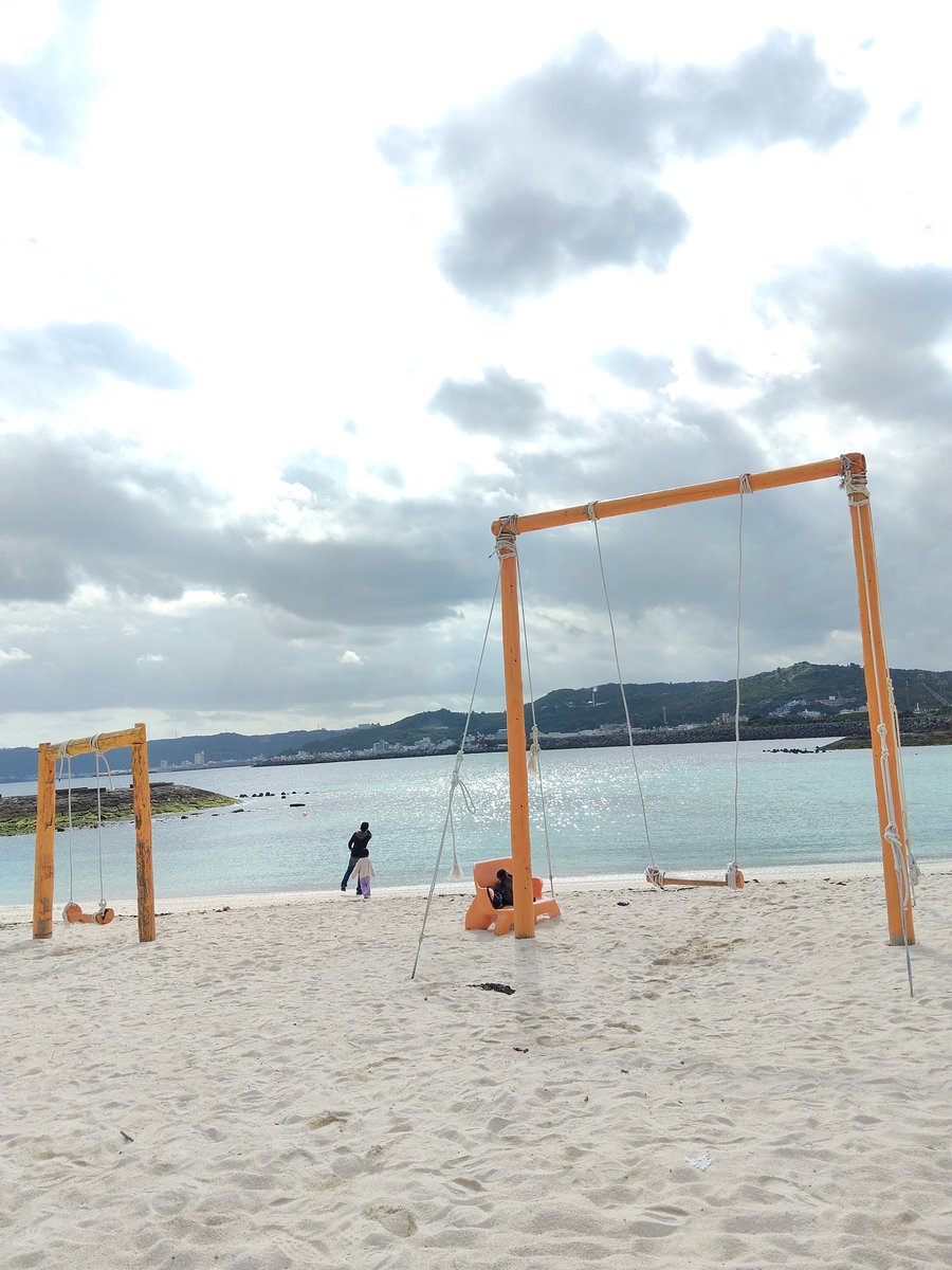 沖縄最高ぷー
ブランコ発見したぁ
ジェフに行って
ゴーヤバーガー食べたよぉ