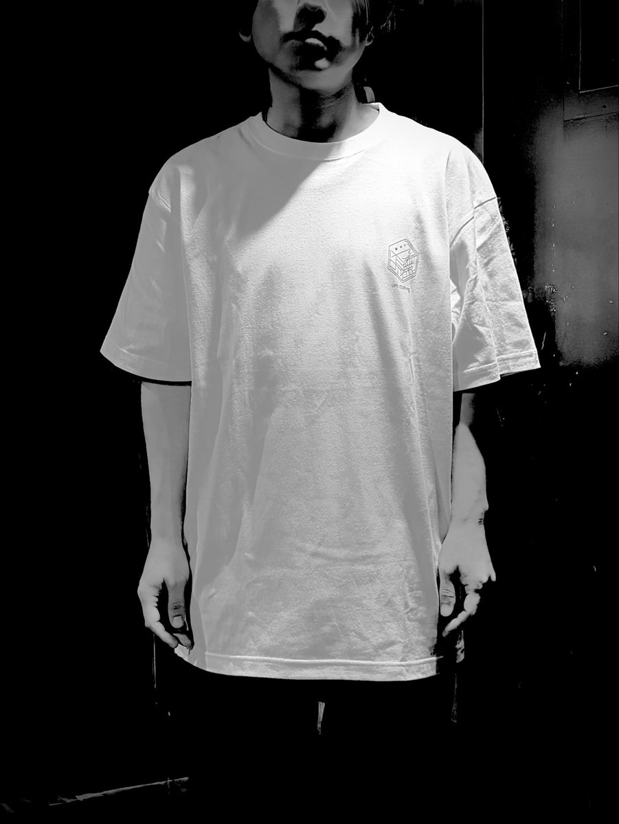 YukiAmano____'s tweet photo. 【umグッズ情報】
1/16(金)池袋手刀イベント「三暗刻」より販売のumオリジナルTシャツです
https://t.co/jpQoVsIv7R

サイズ展開▶︎M/L/XL
厚み▶︎5.6オンス
カラー▶︎ホワイトのみ
価格▶︎¥5,000-
※数量限定
※画像はXL着用時 https://t.co/yHdzrTMaAe