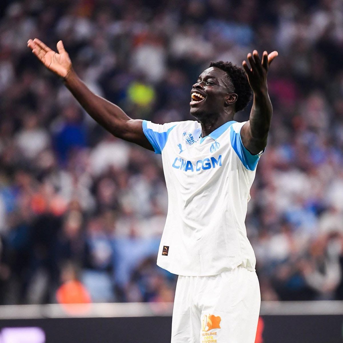 OM__Express's tweet image. 🚨 𝗟'𝗢𝗠 𝗥𝗘́𝗖𝗟𝗔𝗠𝗘 𝟮𝟱-𝟯𝟬 𝗠€ 𝗣𝗢𝗨𝗥 𝗖𝗘́𝗗𝗘𝗥 𝗥𝗢𝗕𝗜𝗡𝗜𝗢 𝗩𝗔𝗭 🇫🇷 𝗖𝗘𝗧 𝗛𝗜𝗩𝗘𝗥 💰

L'OM a proposé de 𝗠𝗨𝗟𝗧𝗜𝗣𝗟𝗜𝗘𝗥 𝗣𝗔𝗥 𝟲 le de son attaquant : refus du joueur ❌

Aston Villa et l'Eintracht Francfort sont sur le coup 
#TeamOM #MercatOM