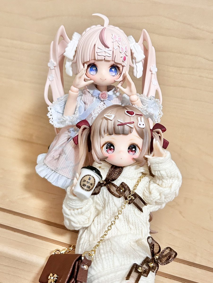 このカスタムヘアに似合うのでは…と一目惚れしたカスタムフェイスとご縁をいただけました✨
想像の1万倍似合っててかわいい…❣️
カスタムリゼッタちゃんとも記念撮影〜！

 #いちごねこっこ
(茶髪の子のお顔)
#放課後エンジェル　#いちっこ
(リゼッタちゃんのお顔と茶髪ヘア)
#SugaryGirls