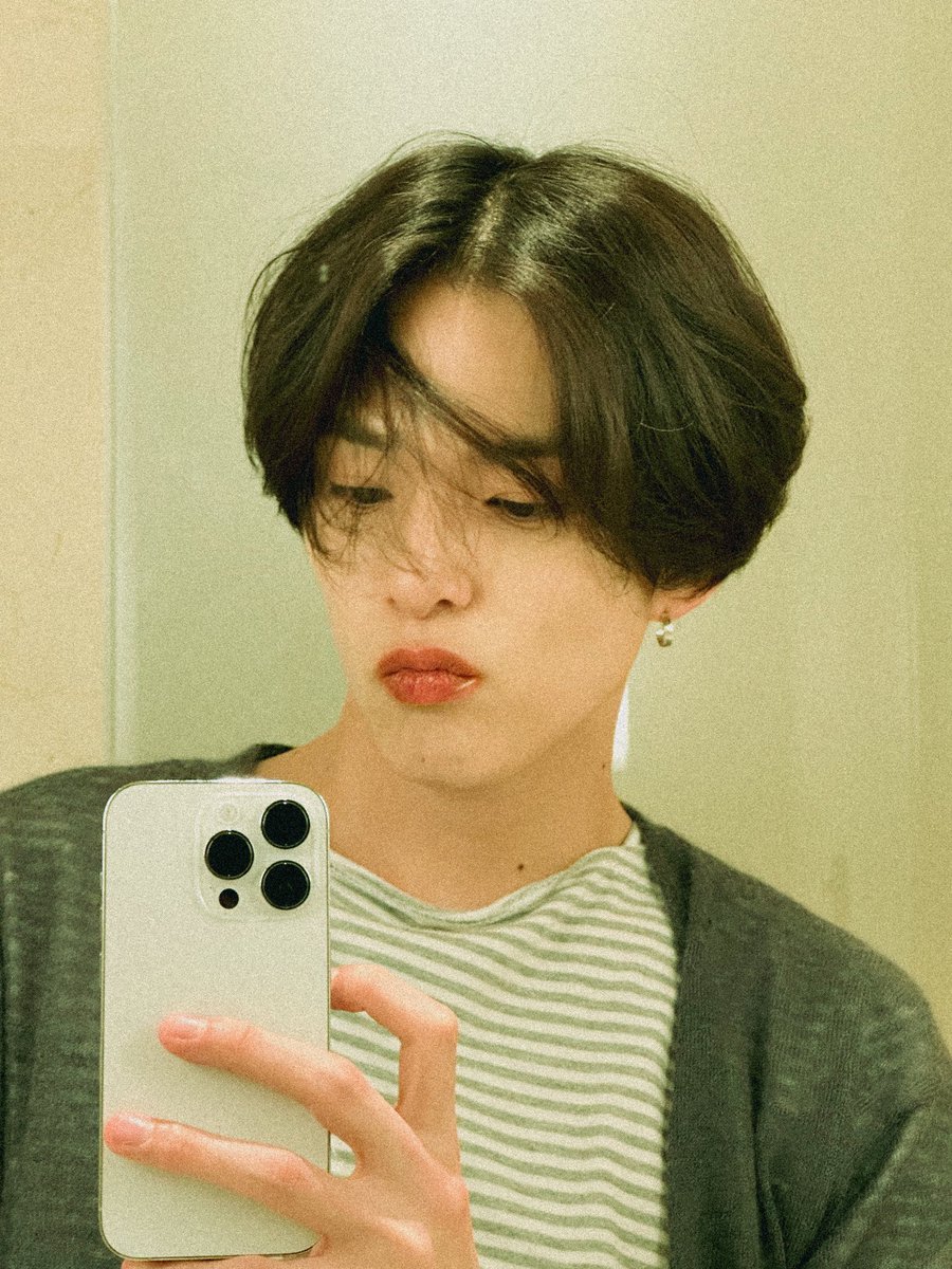 asayoshcloud's tweet image. 1, 2, 3 🤳😗

#TMSD #TreasureMakerSelcaDay #TeumeSelcaDay #아사히 #ASAHI 
#TREASURE #트레저 @treasuremembers