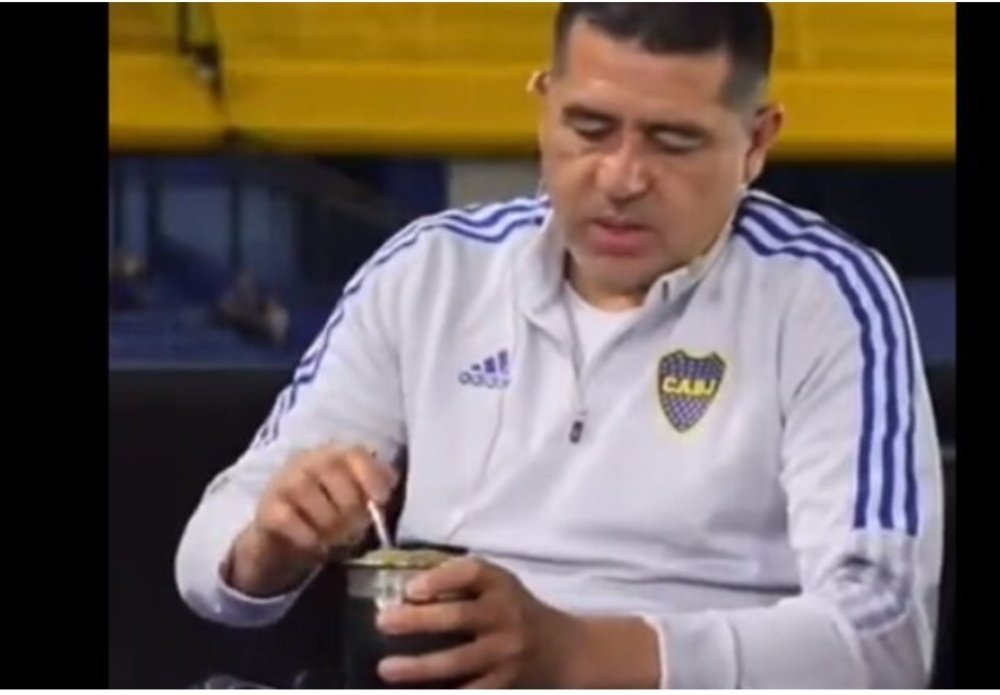 Maradona nos avisó lo que era este muchacho pero nadie lo escuchó. 

3 años sin títulos y el bobólico en "modo tortuga" como si estuviera todo bien en el club. Insólito.