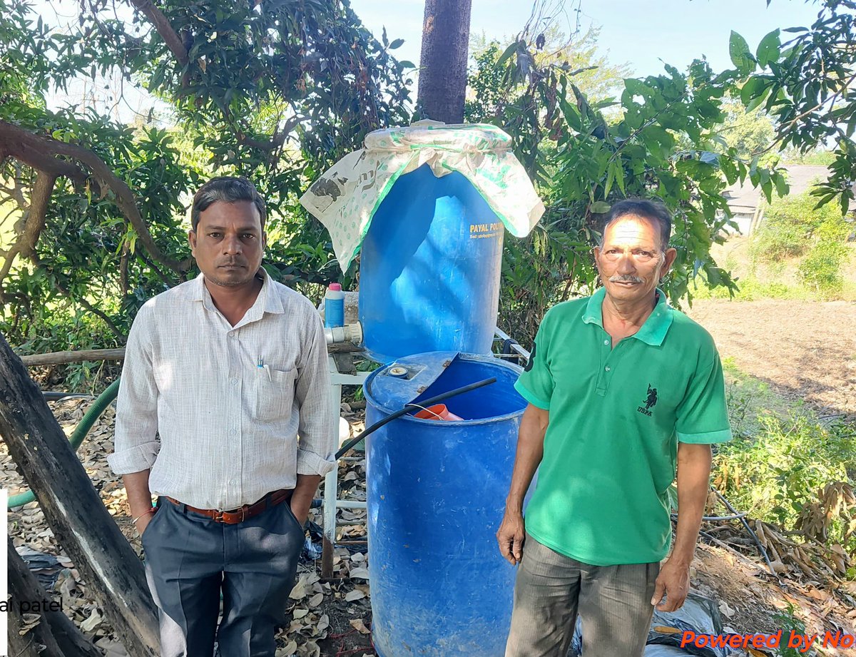 ટૂંકા ઉપાય નહીં, ટકાઉ માર્ગ 🌱
નવસારી જિલ્લાના વાંસદા તાલુકાના ગોધાબારી ગામના ખેડૂત શ્રી સુરેશભાઈ પટેલે પ્રાકૃતિક ખેતીને તાત્કાલિક ઉપાય નહીં, પરંતુ લાંબા ગાળાની દૃષ્ટિથી અપનાવી. પરિણામે ખેતી ખર્ચમાં આશરે 70% ઘટાડો થયો અને સ્થિર આવક મળી.
જમીન મજબૂત, પાક સમૃદ્ધ 🌾