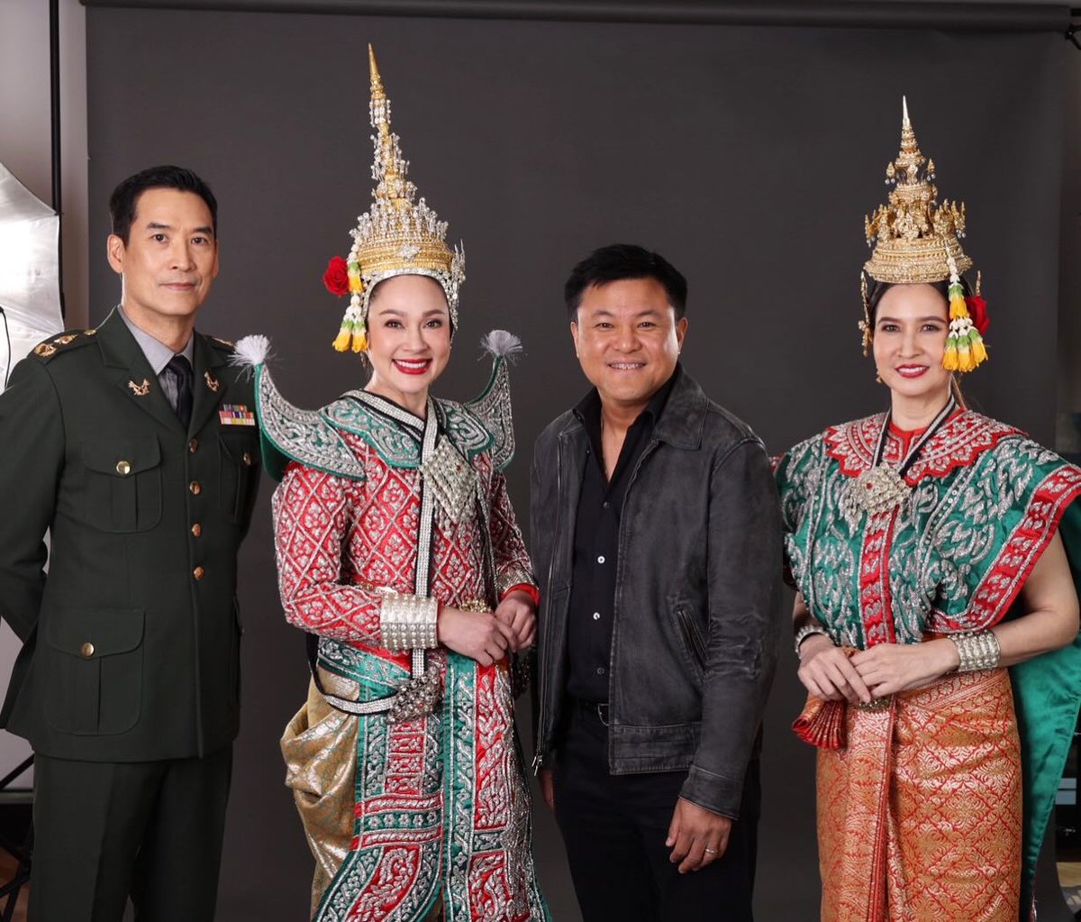 ออหอคุณพี่ ตัวพระตัวนาง อยากดูแล้ววว