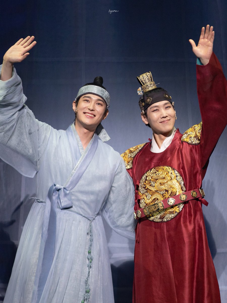 26.01.06 한복입은남자 커튼콜데이

세종|진석 役 카이
영실|강배 役 전동석

#카이 #전동석